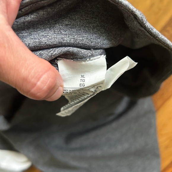 Old Navy Active Leggings - Picture 7 of 7